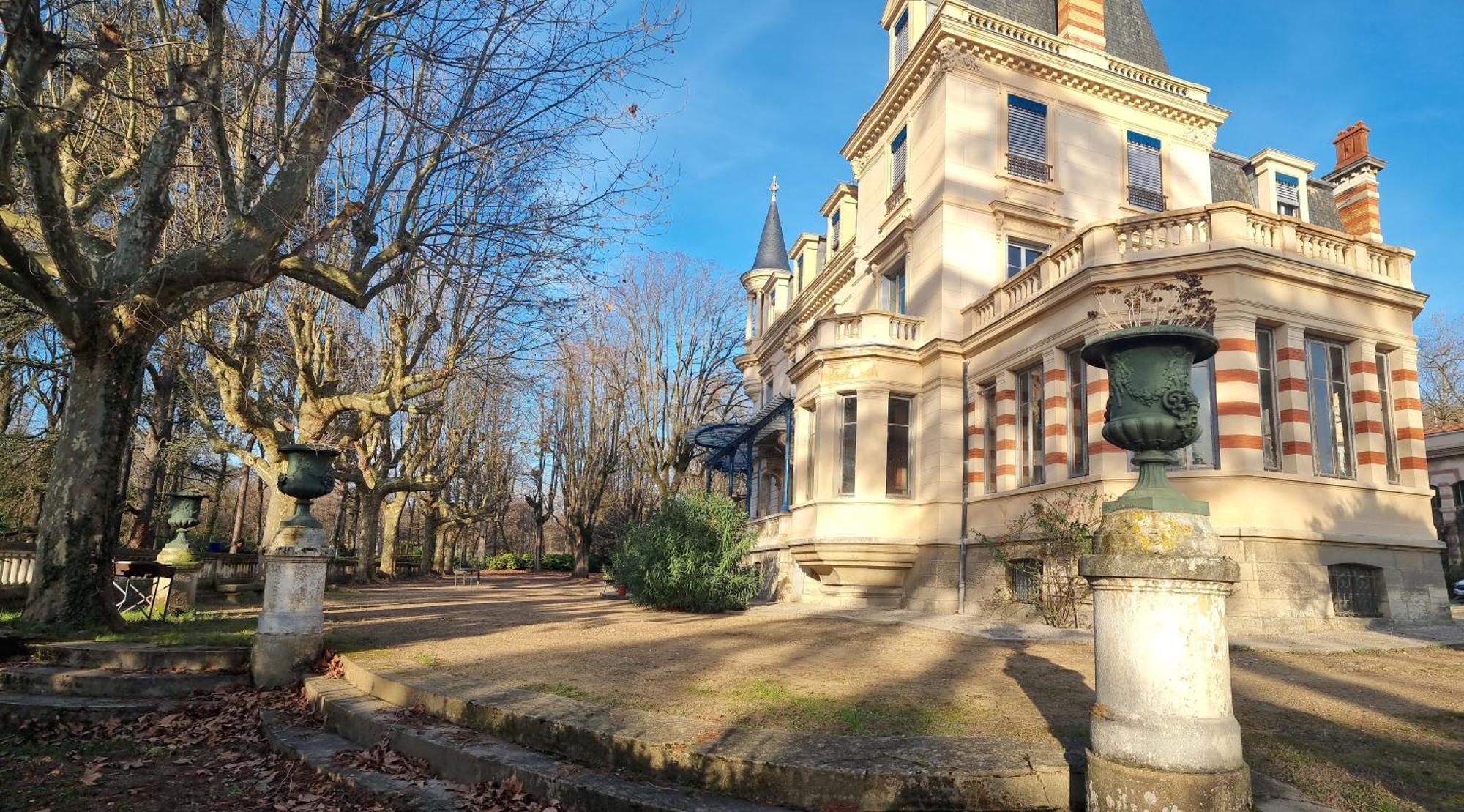 Hotel-Musee Villa Bagatelle Irigny Exterior foto